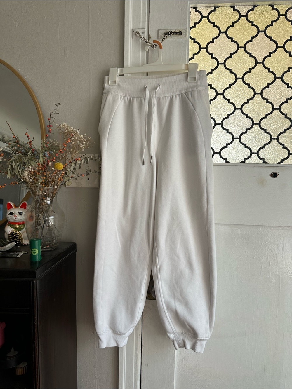 Lululemon Scuba High-Rise Relaxed Joggers Full Length in White - Picture 5 of 8